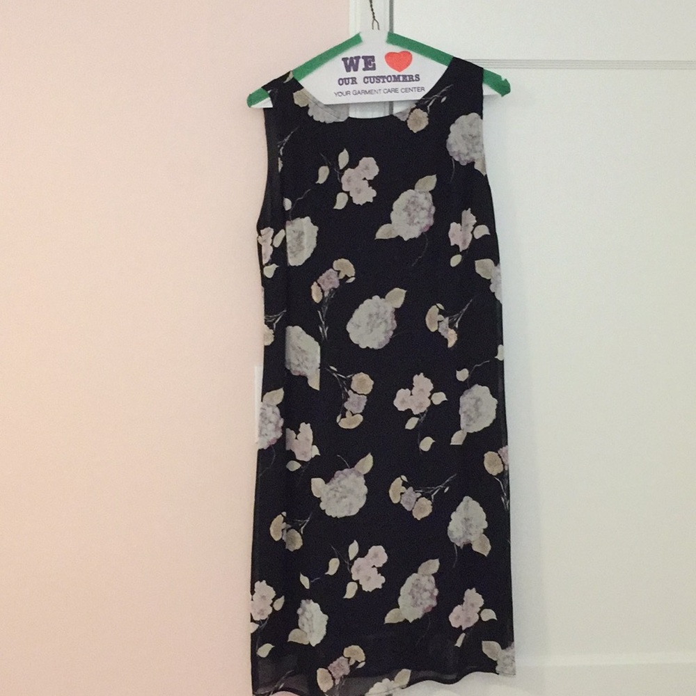 Sleeveless dress